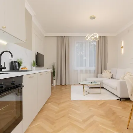 Apartment Bright & Elegant By Renters