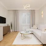 Bright & Elegant By Renters Apartmán *