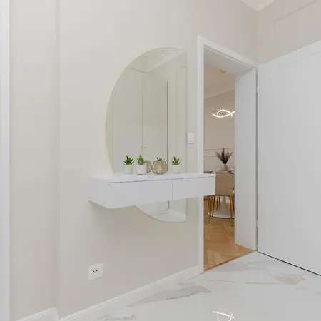 Bright & Elegant By Renters Warschau