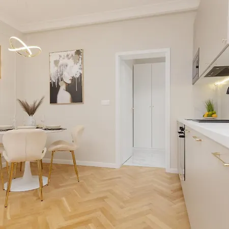 Bright & Elegant By Renters Warsaw