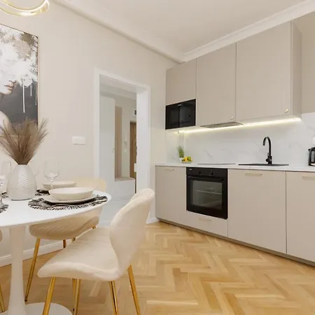Bright & Elegant By Renters